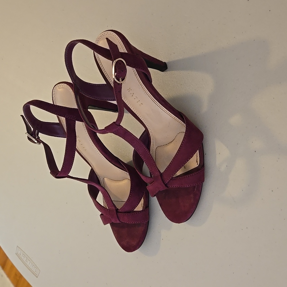 Kelly and Kate 7.5 women's 3" pumps. Plumb purple. - Picture 2 of 4